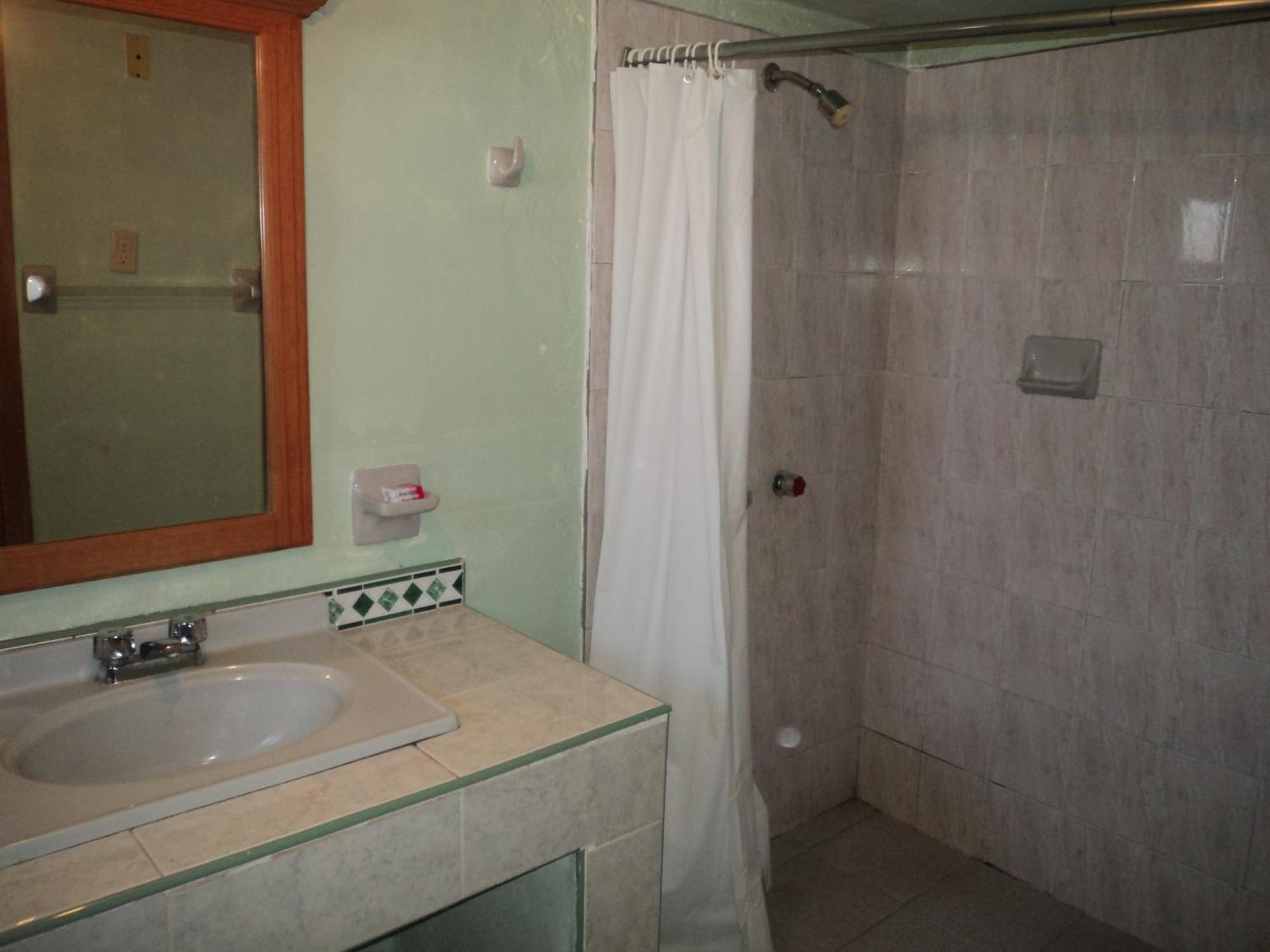 Cabanas Montebello Inn كريل الغرفة الصورة